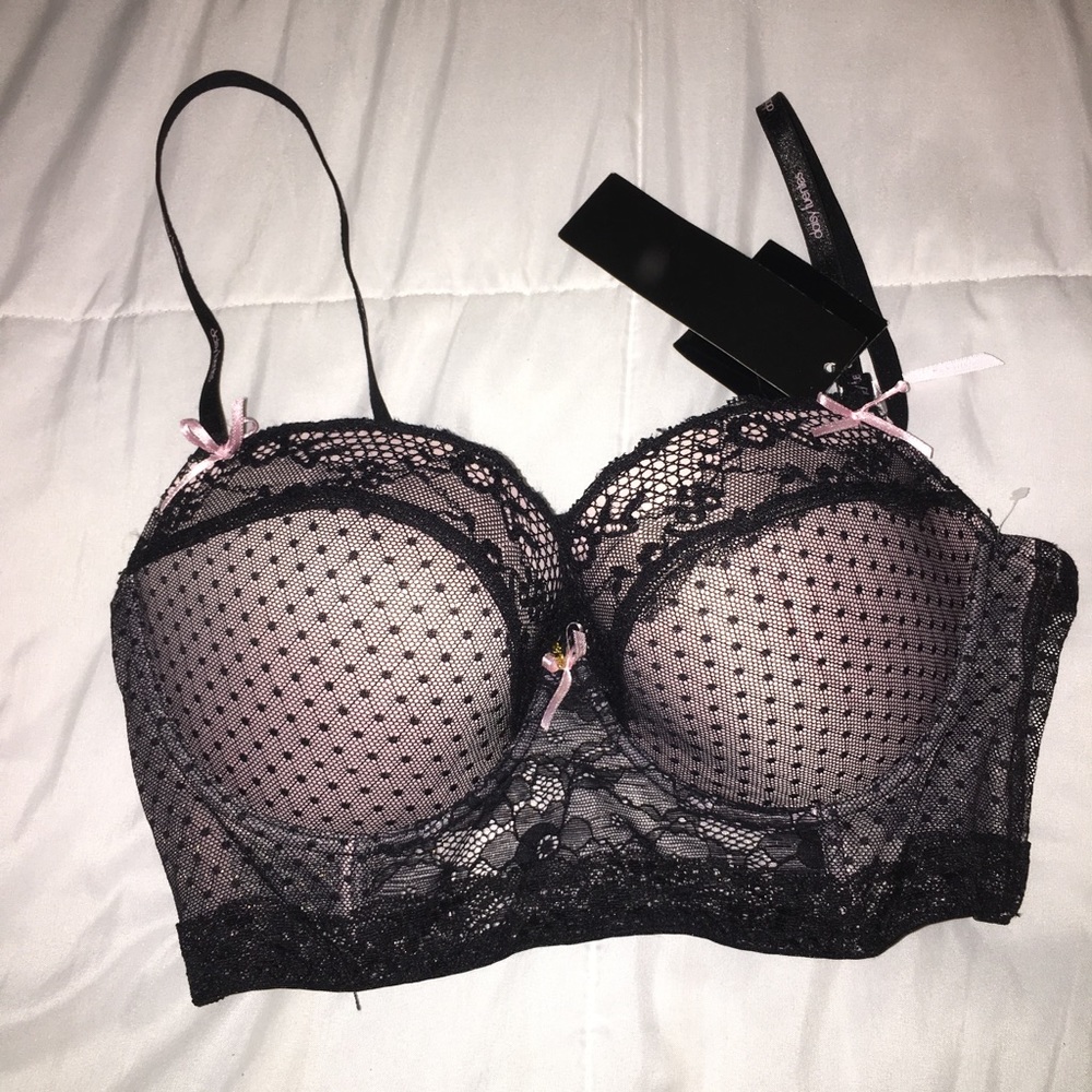 Sexy Daisy Fuentes bra!